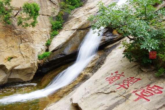 夏日的穿搭少不了格子连衣裙,穿起来修身显瘦,时尚有型,你喜欢吗?-高效准确的知识问答平台
